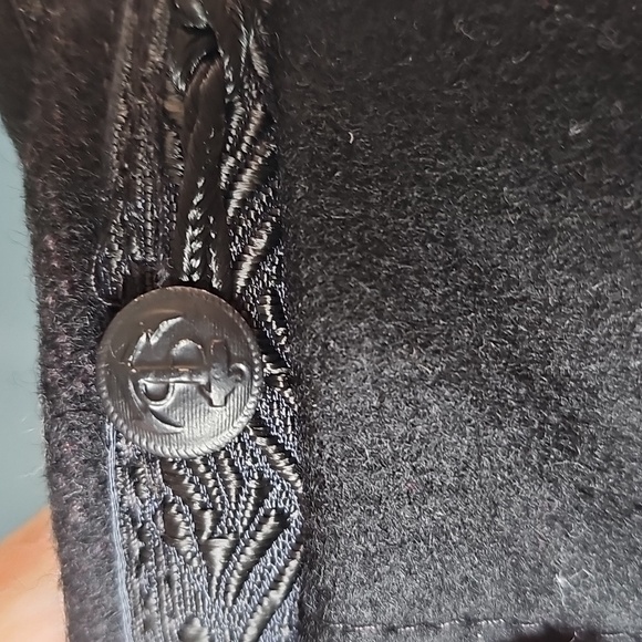 GreekFishermans Cap. Black Cap with Silver Emblem.85% Wool 15% Nylon - Picture 6 of 7